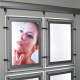 Porte affiche cristal suspendu